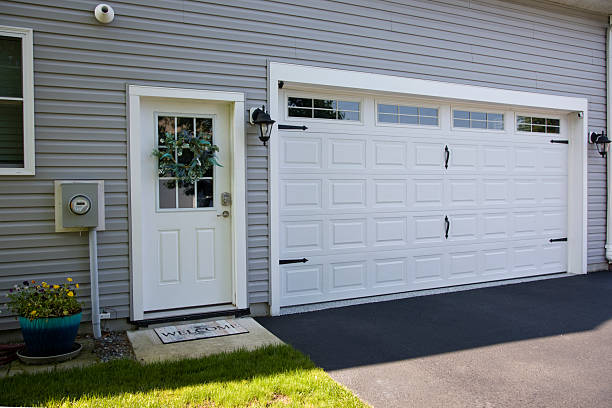 24/7 Emergency Garage Door Panel Replacement experts in Hinds County County, MS